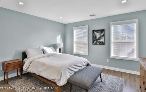 2 River St, Tinton Falls NJ 07701-1324 exterior