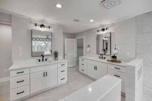 170 Huntcliff Pt, Atlanta GA  30350-1601 exterior