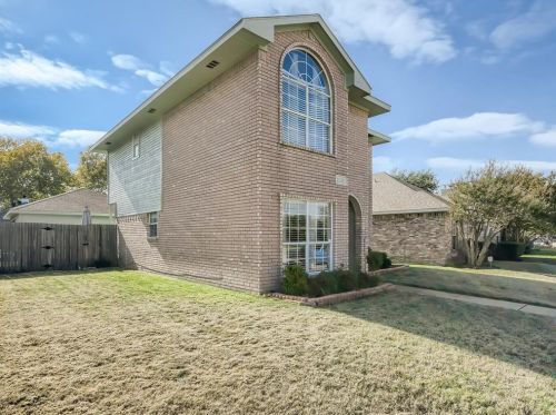 2128 Arbor Creek Dr, Carrollton TX  75010-4065 exterior
