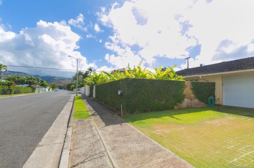 4611 Farmers Rd, Honolulu HI  96816-5218 exterior