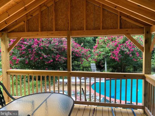 2890 Spg Lk Dr, Davidsonville MD 21035-1230 exterior