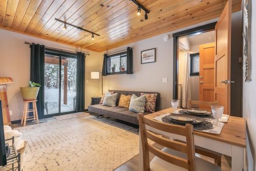 12555 Hillside Dr, Truckee CA  96161-6330 exterior