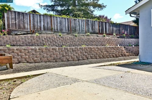 1294 New York Dr, Concord CA  94521-4617 exterior