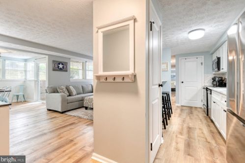 696 Southern Hills Dr, Arnold, MD 21012-2607