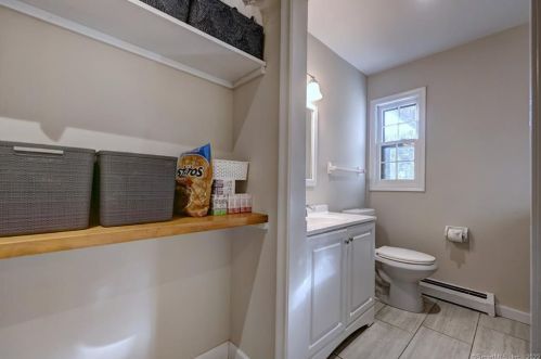 8 Captains Watch, Huntington CT  06484-5914 exterior