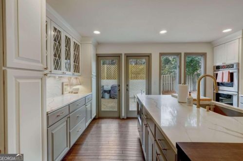 400 Breakwater Rdg, Atlanta GA  30328-1808 exterior