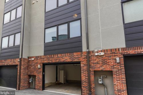 154 Front St, Philadelphia PA  19106-0020 exterior