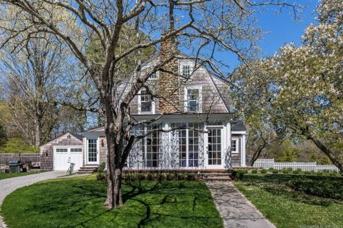 30 Prospect St, Essex, CT 06426-1021