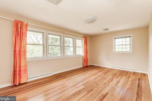 20 Harriet Dr, Princeton NJ  08540-3935 exterior