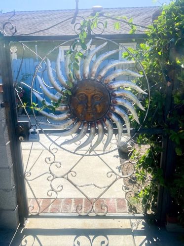 3021 Manhattan Ave, Glendale, CA 91214-3719