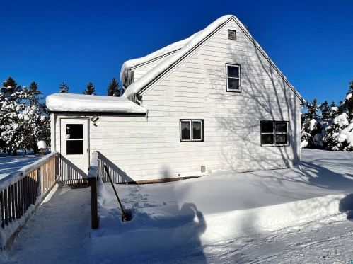 177 Gleason Rd, Duluth, MN 55810-4509