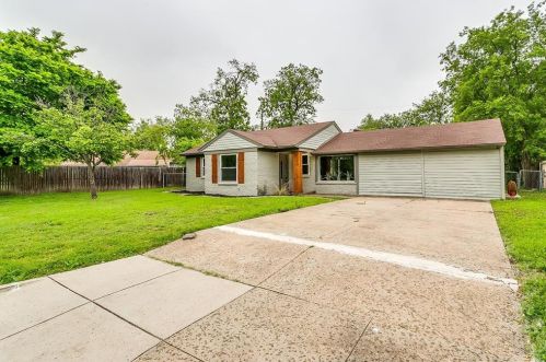 3451 Suffolk Dr, Fort Worth TX  76109-4523 exterior