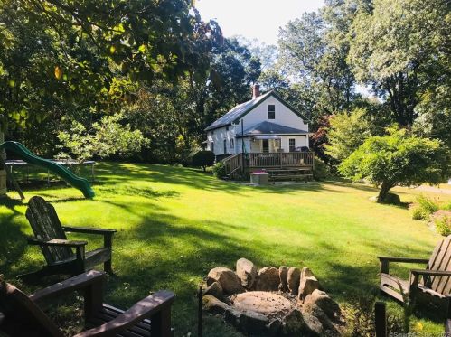 34 Chestnut Hill Rd, East Hampton, CT 06424-1851