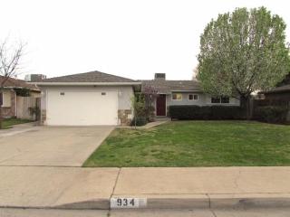 934 Santa Ana Ave, Clovis, CA 93612-3332