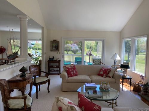 10 Silvermine Woods, Wilton CT  06897-4235 exterior