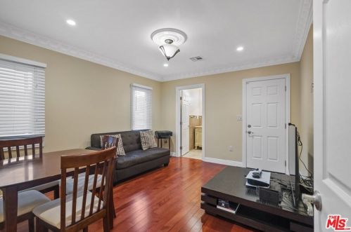 2417 Glenoaks Blvd, Glendale CA  91206-3027 exterior