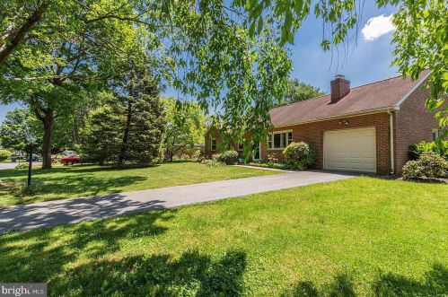 54 Sunrise Ave, Lancaster PA  17601-3942 exterior