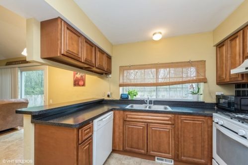 2027 Teton Pkwy, Barrington Hills, IL 60102