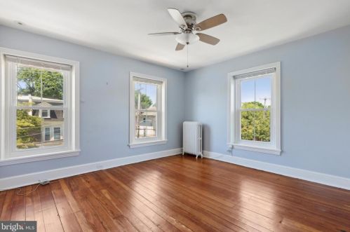 28 Gravers Ln, Philadelphia PA 19118-4132 exterior