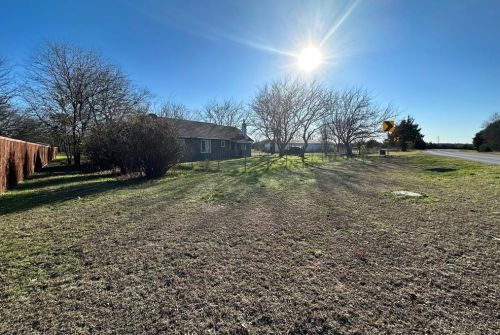 2046 Fm 121, Whitewright TX 75491-7130 exterior