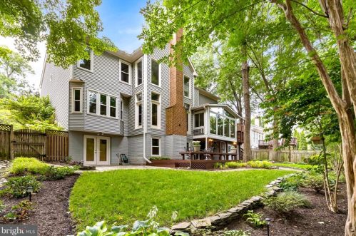 8006 Middlewood Pl, Springfield VA  22153-1928 exterior