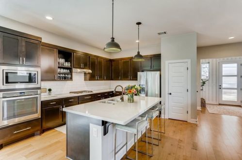 2602 Diaz St, Austin TX  78702-3915 exterior