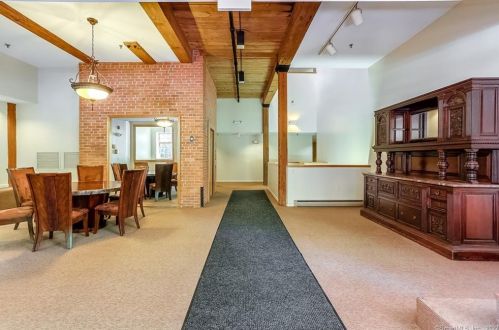234 Main St, Middletown CT  06457-3439 exterior