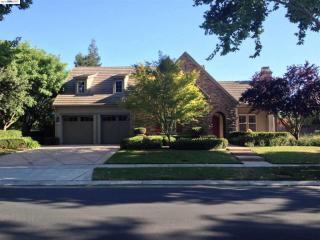 1788 Fairway Oaks Ct, Ripon, CA 95366-9358