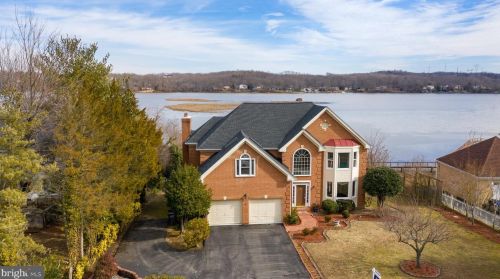 18503 Cabin Rd, Triangle, VA 22172-1502
