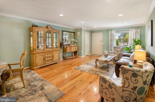 14 Coventry Sq, Trenton, NJ 08628-2235