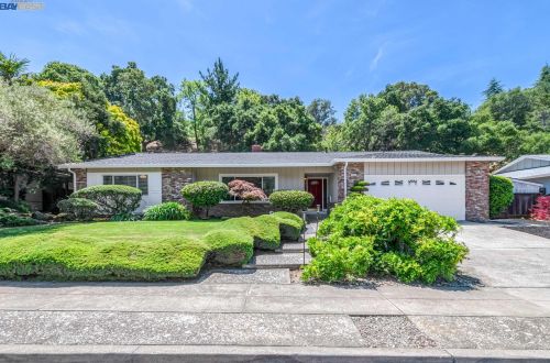 16982 Grovenor Dr, Hayward, CA 94546-1020
