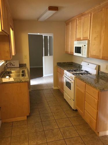 3004 Dry Creek Dr, Modesto, CA 95354-2107