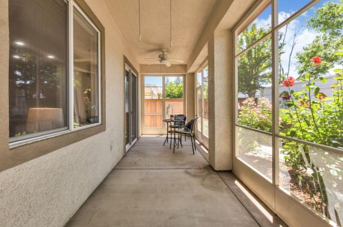 9493 Emerald Cove Ln, Elk Grove CA  95758-3612 exterior