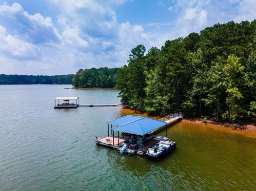 75 Woodlake Ct, Lagrange, GA 30240-8990