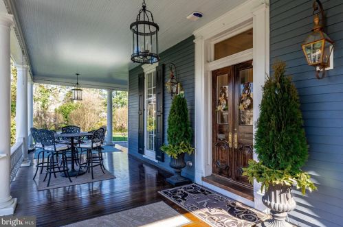 114 Kings Hwy, Tavistock NJ 08033-1981 exterior