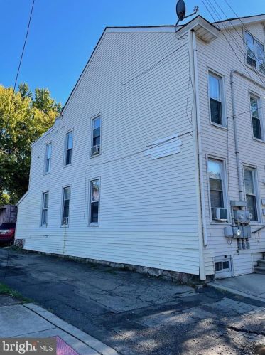 16 Olden Ave, Trenton NJ 08638-4913 exterior