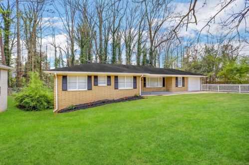 2798 Engle Rd, Atlanta GA  30318-7215 exterior