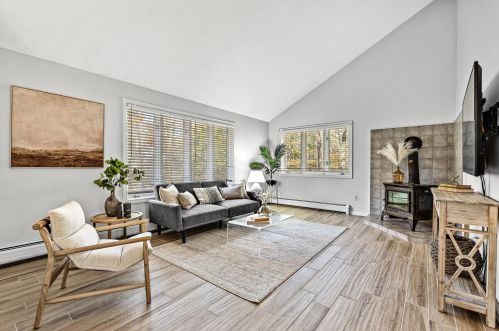 8 Fernwood Pl, Concord, NH 03304-4617