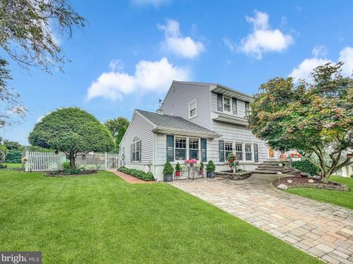10 Ashwood Rd, Trenton, NJ 08610-1302