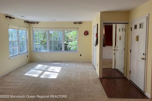 140 Arrowwood Ct, Tinton Falls, NJ 07701-6718