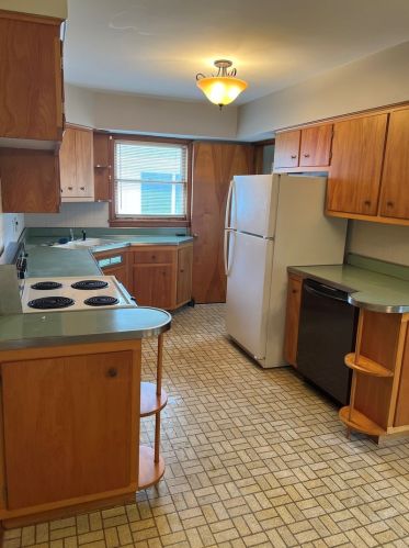 256 Jackson Rd, Willowbrook IL  60514-1028 exterior