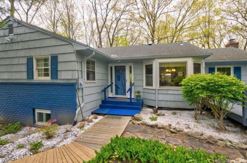 21 Granite Dr, Norwalk, CT 06851-1204