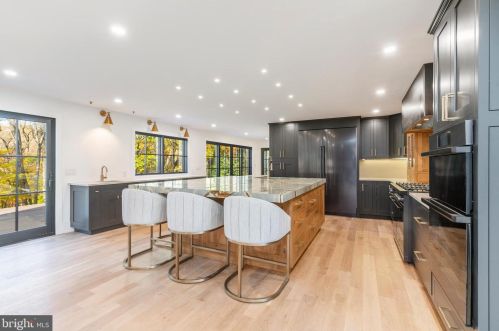 603 Gravers Ln, Philadelphia PA 19118-2806 exterior