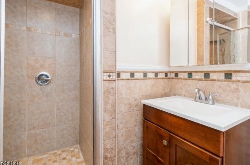 2 Green Tree Ln, Dover NJ  07801-4420 exterior