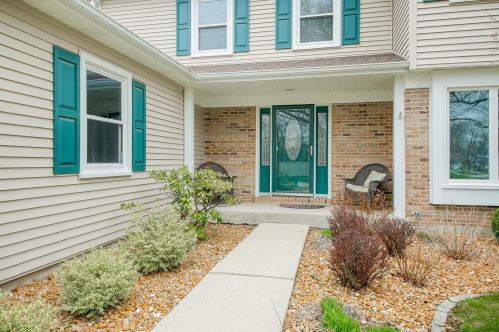 2209 Nottingham Dr, Naperville, IL 60565-3171