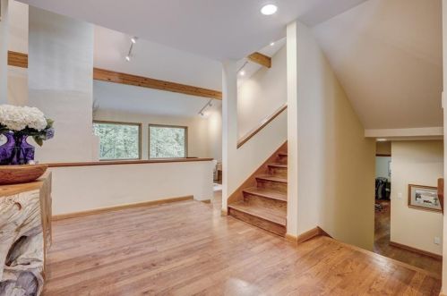 70 Glen Oaks Dr, Atlanta GA  30327-4714 exterior