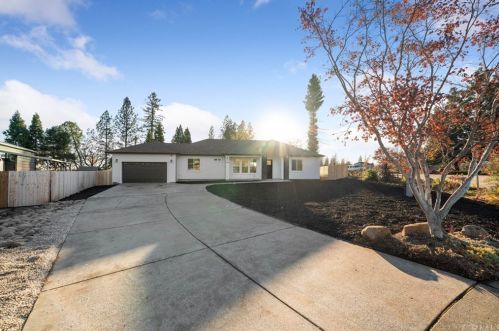 1796 Chris Ct, Paradise, CA 95969-2973