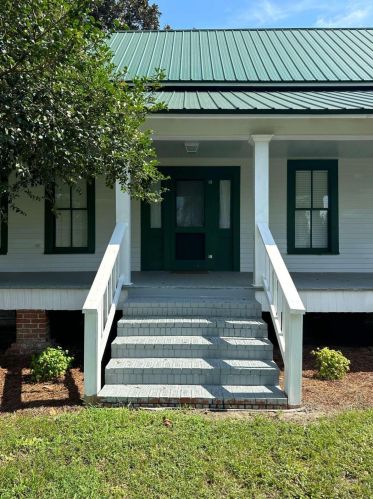 127 Lennox Rd, Baxley, GA 31513-1422