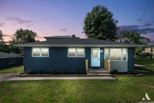 5801 Holmes Ave, Willowbrook IL  60514-1723 exterior