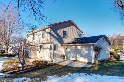 11 Cavalier Dr, Trenton NJ  08619-1357 exterior